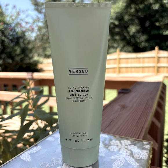 Versed Total Package Replenishing Body Lotion SPF 30 | 6 fl. oz | NWT - Picture 4 of 5